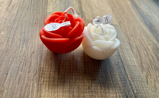 Rose artificiel avec sa bougie en forme de rose